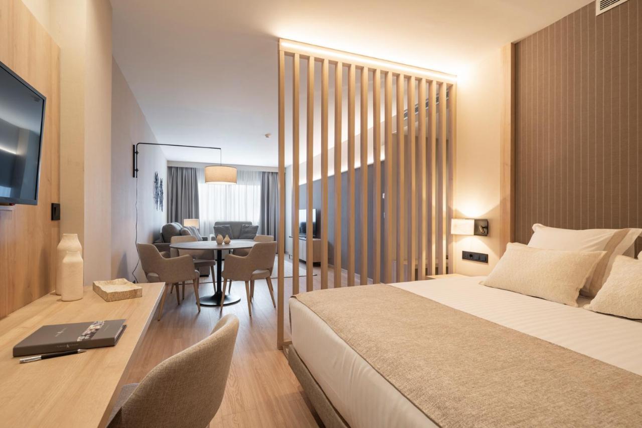 Aparthotel Attica21 As Galeras Бастьягейро Экстерьер фото